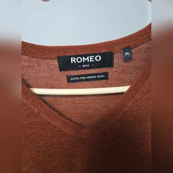 Romeo NYC Merino Wool Sweater - Picture 3 of 6